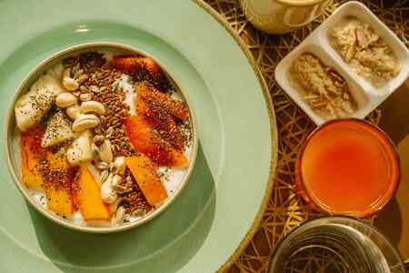  Instant Oatmeal with Fruits and Nuts